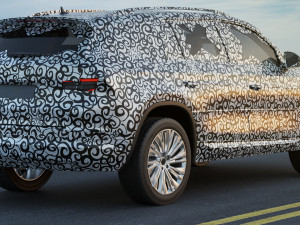 Test prototype SUV in camouflage Modèle 3D