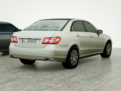 20 Low Poly sedans 3D 模型