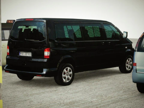 9 Low-poly minibusjes 3D Model