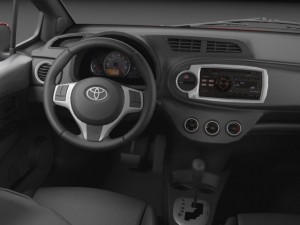 Toyota Yaris SE Hatchback 5-door 2015 Modelo 3D