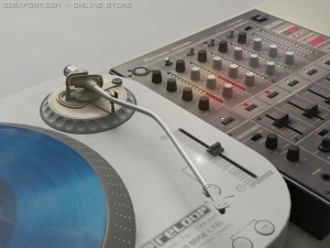 vynil turntable with mixer 3D 模型
