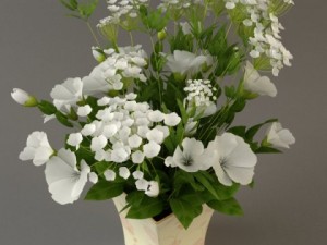 white flower bouquet in vase 3D Model