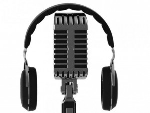 vintage microphone with headphones 3D Model