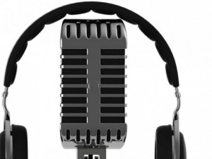 vintage microphone with headphones 3D Model