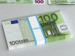 100 euro paper money 3D Model