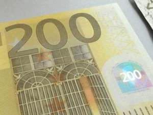 Uang kertas 200 euro Model 3D
