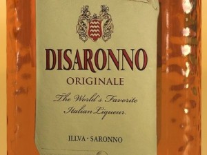 photorealistic and high detailed 7 liquor bottles Modelo 3D