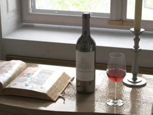 6 butelek wina i 6 kieliszk&oacute;w do wina Model 3D