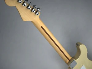 फेंडर स्ट्रैटोकास्टर विंटेज सफेद 3D मॉडल