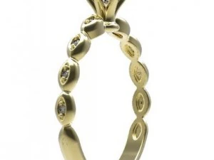 gold ring with a diamond 32 3D Model