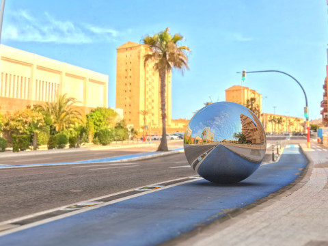 HDRI 8K Urban Street in Mediterranean City with Blue Sky Equirectangular 360 Tekstur CG