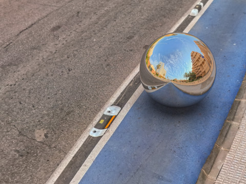 HDRI 8K Urban Street in Mediterranean City with Blue Sky Equirectangular 360 Tekstur CG