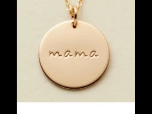 perhiasan berbentuk bulat dengan liontin namamama di atasnya Model Cetak 3D