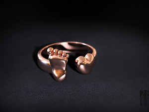 ring with baby foot and heart 3D 프린트 모델