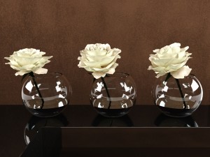 roses white in a glass vessel 3D मॉडल