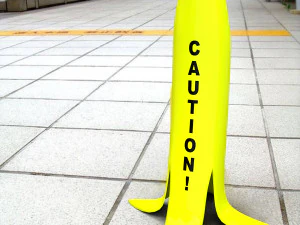 Precauci&oacute;n de se&ntilde;al h&uacute;meda de pl&aacute;tano Modelo 3D