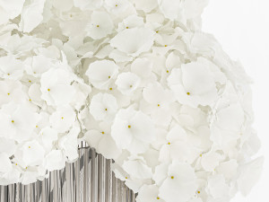 Small bouquet of white hydrangea flowers in a glass vase 362 Modelo 3D