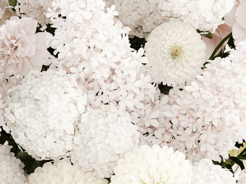 Gro&szlig;er formeller Blumenstrau&szlig; mit wei&szlig;em Blumen-Pfingstrosen-Flieder-Dekor 3D Modell