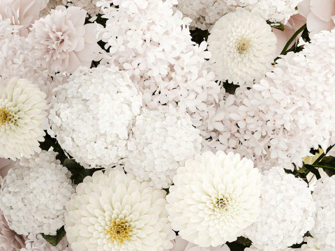 Gro&szlig;er formeller Blumenstrau&szlig; mit wei&szlig;em Blumen-Pfingstrosen-Flieder-Dekor 3D Modell