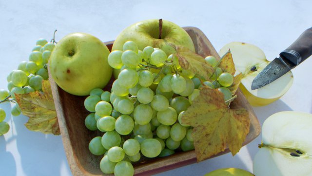 fruit bowl grapes leaves apples cut damast knife 3D 모델 .c4d .max .obj .3ds .fbx .stl .blend 