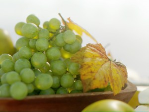fruit bowl grapes leaves apples cut damast knife 3D 모델