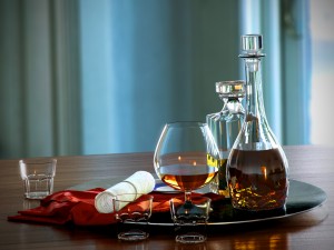 set whiskey and cognac decanter on dish 3D Model