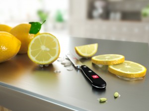 lemons on chopping board Modèle 3D