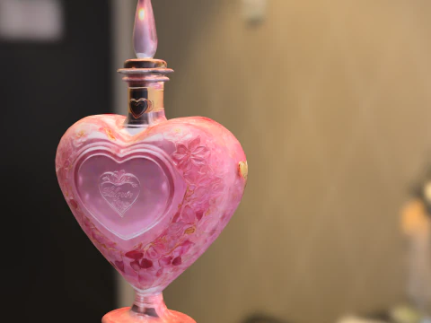 Bottiglia di pozione d'amore a forma di cuore Elisir di fantasia romantica Modello 3D