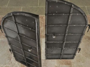 old basement door Modèle 3D