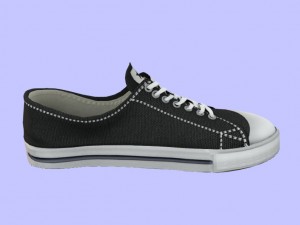 black sneakers sport shoes low-poly Modello 3D