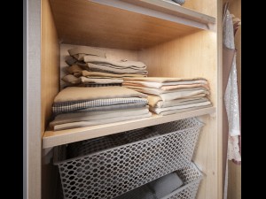 wardrobe with clothes 3D Model