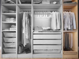 guarda-roupa com peça de roupa d Modelo 3D