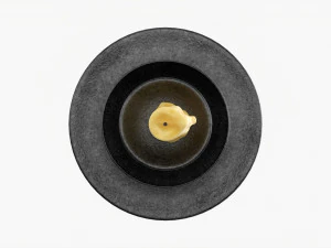 Vecchio Candeliere In Bronzo Con Candela Modello 3D