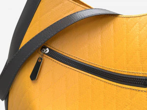 Bolsa feminina de ombro em couro amarelo Modelo 3D