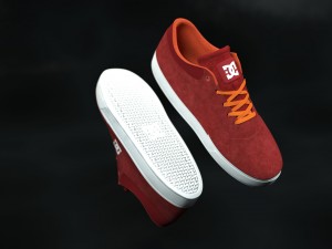 realisitc dc shoes crisis - orange-red 3D 모델