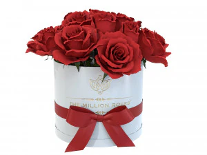 Caixa de buqu&ecirc; de rosas vermelhas com la&ccedil;o Modelo 3D