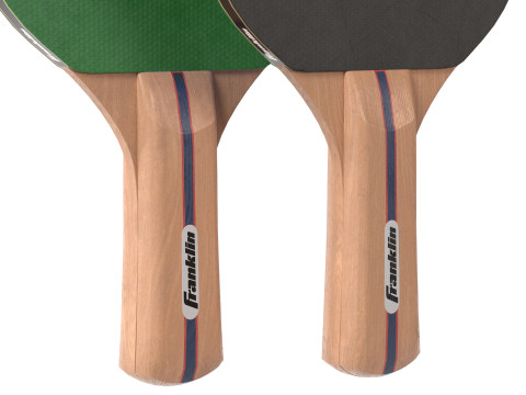 Raquete de tênis de mesa verde com bolas Modelo 3D