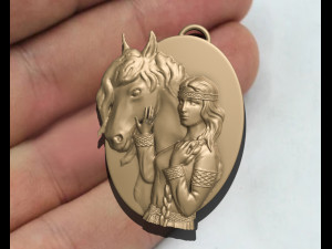 Girl with horse pendant Model do druku 3D