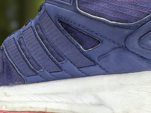 worn sneaker shoe low poly model 3Dモデル