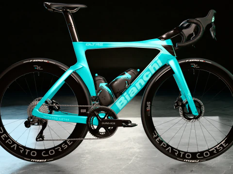 Bianchi Oltre RC 带有经典天蓝色涂装公路自行车 3D 模型