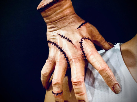 Wednesday Thing Hand Decoration With StandBase - Halloween Toys Modelo de Impressão 3D