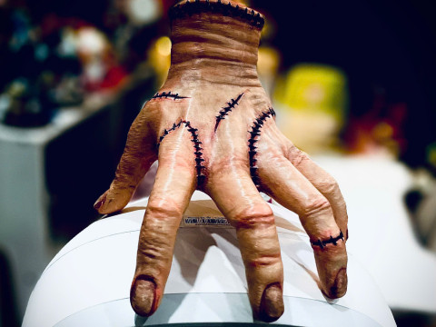 Wednesday Thing Hand Decoration With StandBase - Halloween Toys Modelo de Impressão 3D