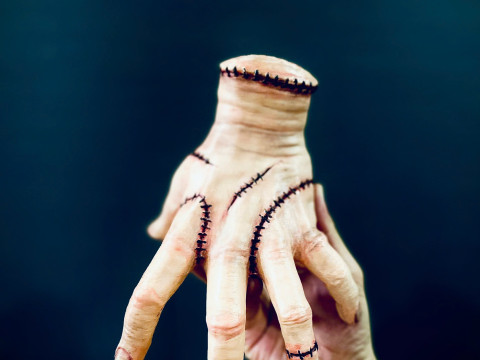 Wednesday Thing Hand Decoration With StandBase - Halloween Toys Modelo de Impressão 3D
