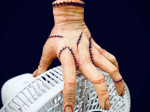 Wednesday Thing Hand Decoration With StandBase - Halloween Toys Modelo de Impressão 3D