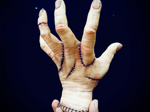 Wednesday Thing Hand Decoration With StandBase - Halloween Toys Modelo de Impressão 3D