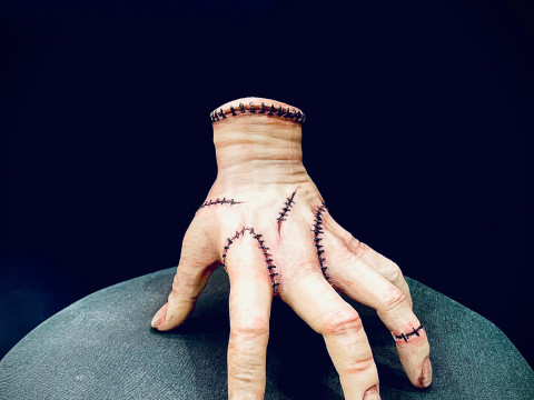 Wednesday Thing Hand Decoration With StandBase - Halloween Toys Modelo de Impressão 3D