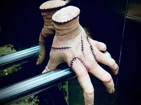 Wednesday Thing Hand Decoration With StandBase - Halloween Toys Modelo de Impressão 3D