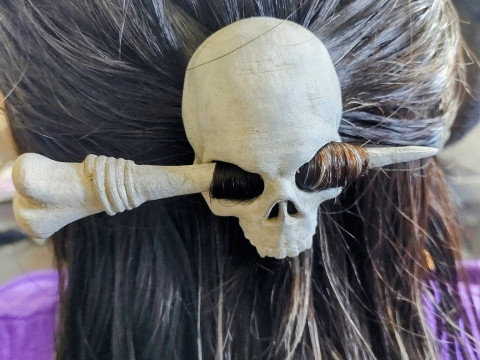 Skull and bone hair barrette Modèles 3D en vedette