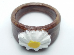 ring with embedded daisy 3D 프린트 모델