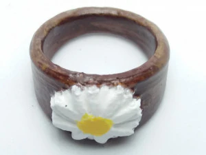 ring with embedded daisy 3D Print Model